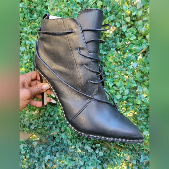 BCBGeneration Haxah Bootie - Picture 2 of 6